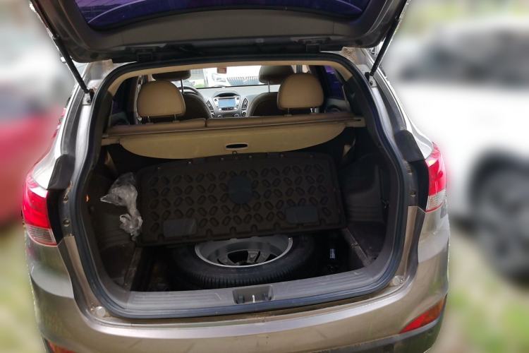 Used Hyundai ix35 2012 2.0L Automatic Two-Wheel Drive New Edition GL Trunk