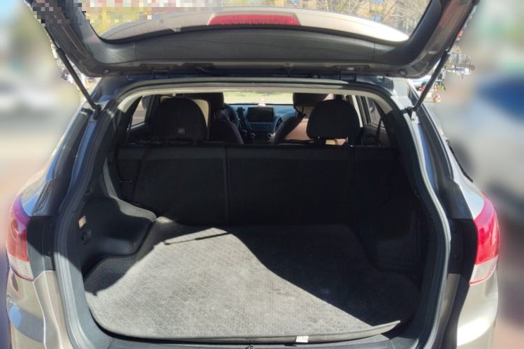 Used Hyundai ix35 2012 2.0L Automatic Two-Wheel Drive New Edition GL Trunk