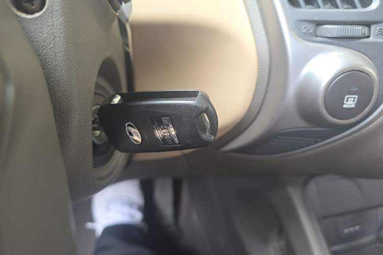Used Hyundai ix35 2012 2.0L Automatic Two-Wheel Drive New Edition GL Vehicle Key
