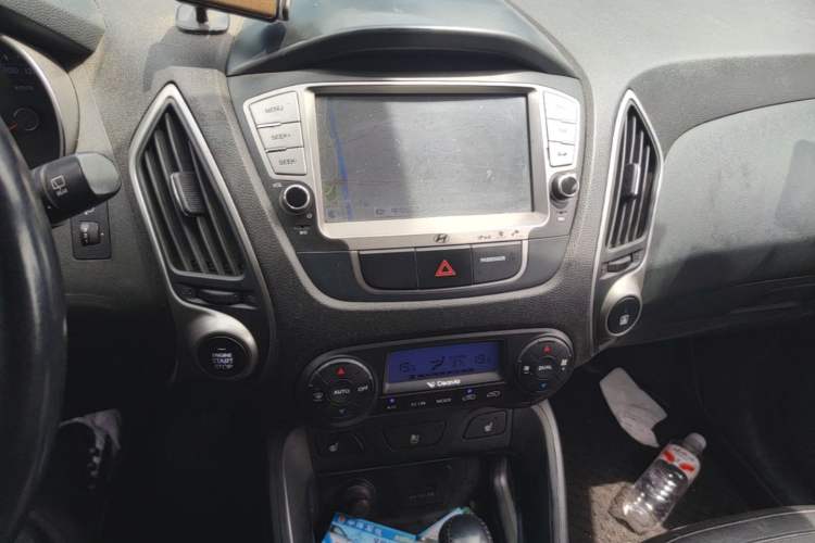 Used Hyundai ix35 2013 2.0L Automatic Two-Wheel Drive Smart GLS China V Standard Audio And AC Panel