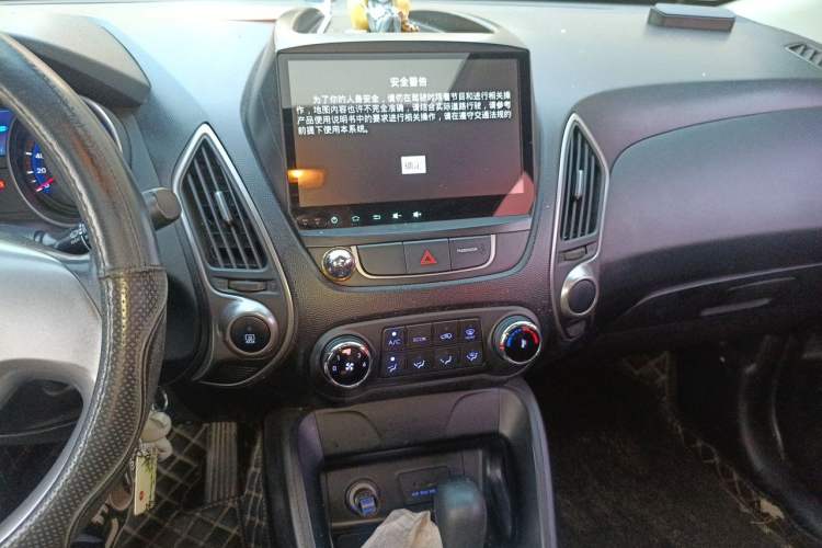 Used Hyundai ix35 2013 2.0L Automatic 2WD Comfort GL China IV Standard Audio And AC Panel