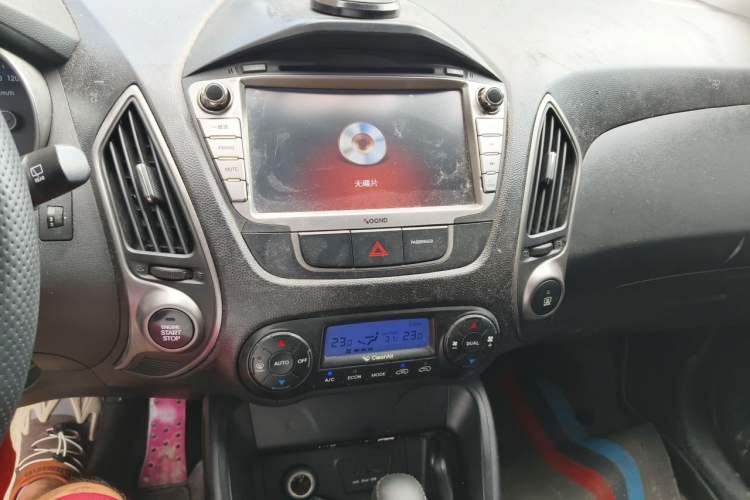 Used Hyundai ix35 2013 2.0L Automatic Two-Wheel Drive Smart GLS China V Standard Audio And AC Panel