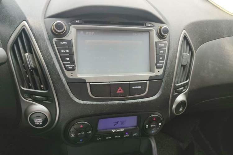 Used Hyundai ix35 2013 2.0L Automatic Two-Wheel Drive Smart GLS China IV Standard Audio And AC Panel