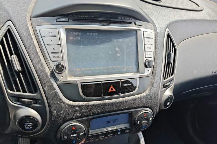 Used Hyundai ix35 2013 2.0L Automatic 2WD Comfort GL China IV Standard Audio And AC Panel