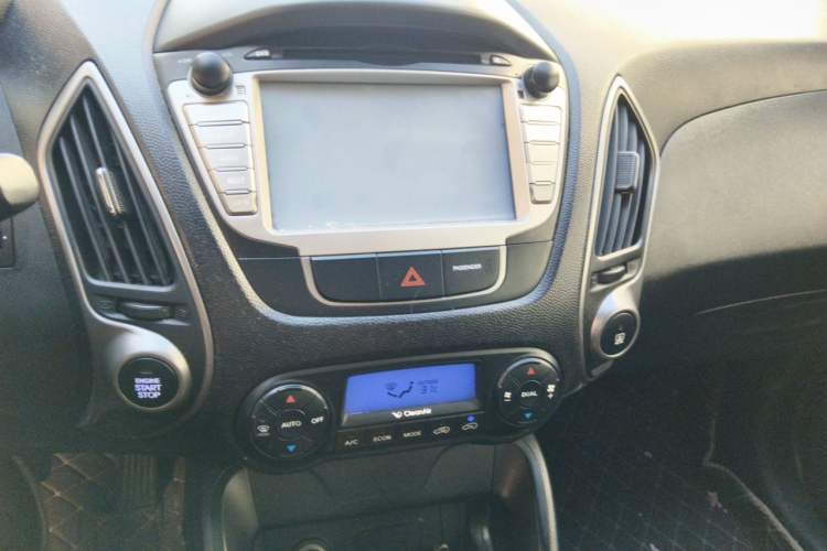 Used Hyundai ix35 2013 2.0L Automatic Two-Wheel Drive Smart GLS China IV Standard Audio And AC Panel