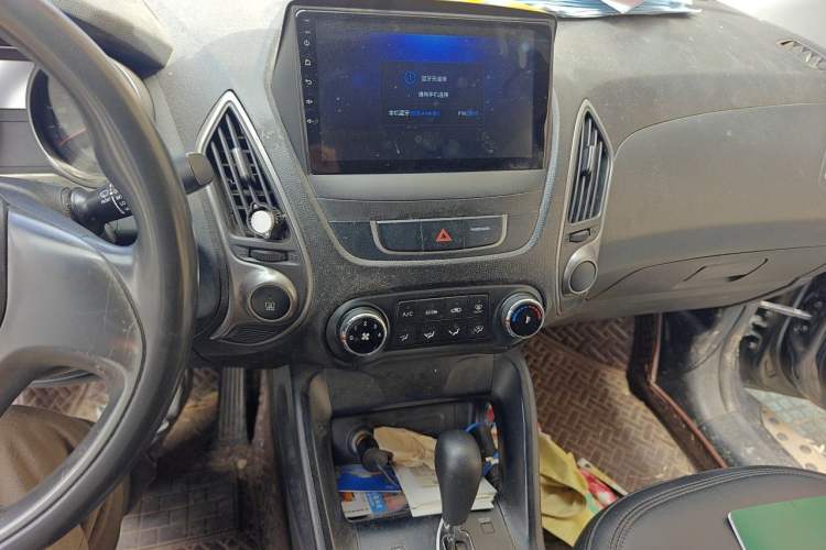 Used Hyundai ix35 2013 2.0L Automatic 2WD Comfort GL China IV Standard Audio And AC Panel