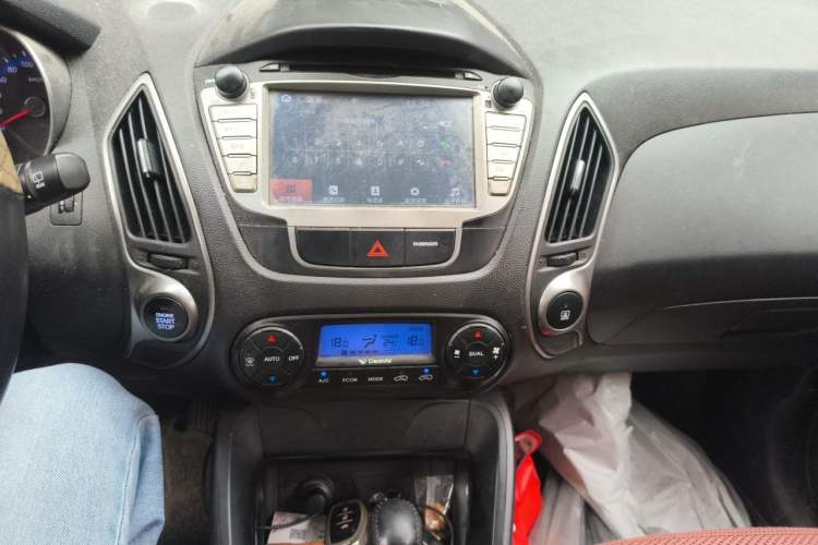 Used Hyundai ix35 2013 2.0L Automatic Two-Wheel Drive Smart GLS China IV Standard Audio And AC Panel