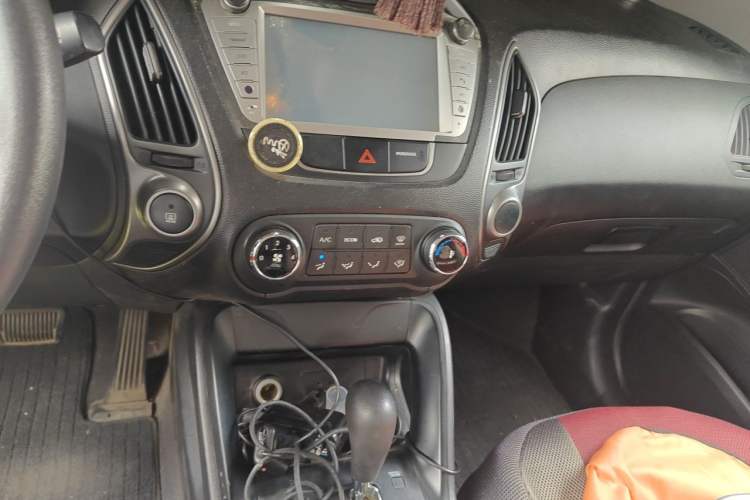 Used Hyundai ix35 2013 2.0L Automatic 2WD Comfort GL China IV Standard Audio And AC Panel