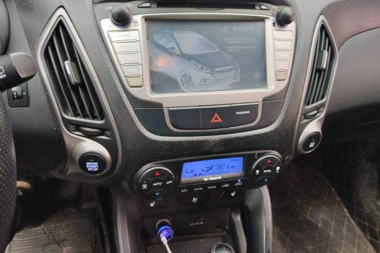Used Hyundai ix35 2013 2.0L Automatic Two-Wheel Drive Smart GLS China IV Standard Audio And AC Panel