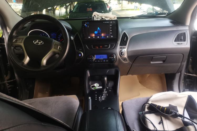 Used Hyundai ix35 2013 2.0L Automatic 2WD Comfort GL China IV Standard Center Console