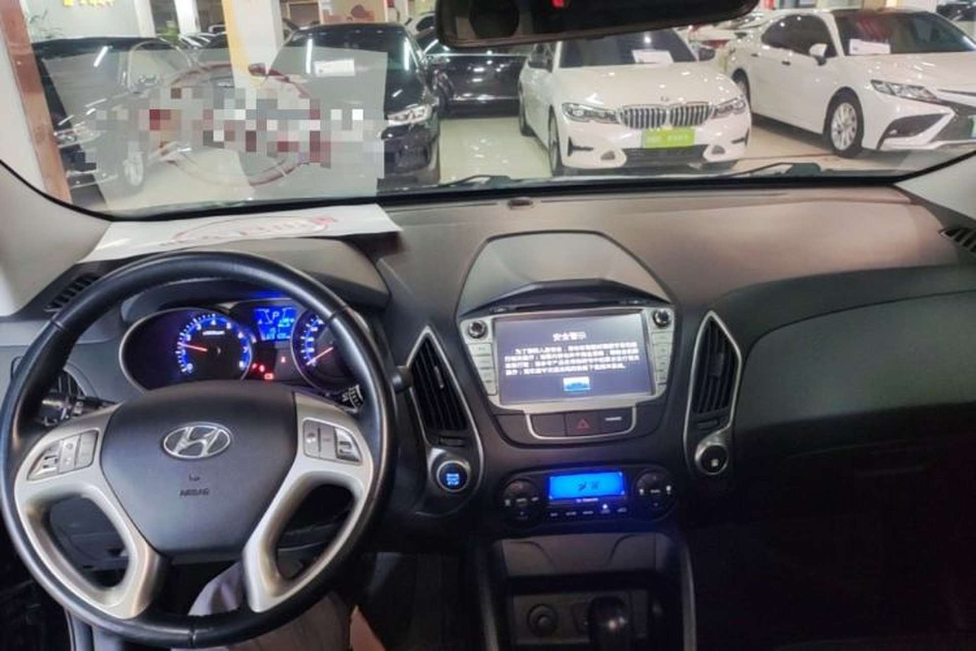 Used Hyundai ix35 2013 2.0L Automatic Two-Wheel Drive Smart GLS China IV Standard Center Console