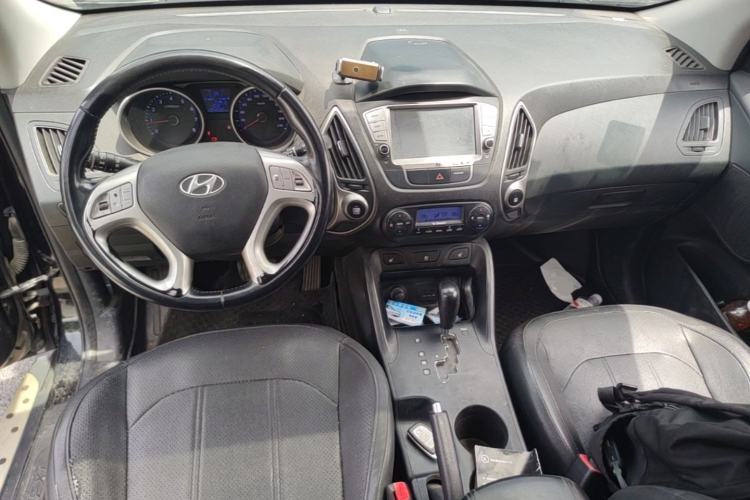 Used Hyundai ix35 2013 2.0L Automatic Two-Wheel Drive Smart GLS China V Standard Center Console