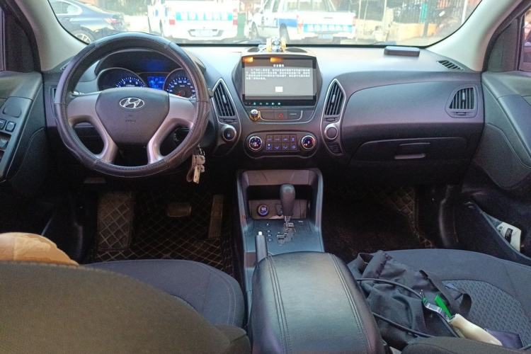 Used Hyundai ix35 2013 2.0L Automatic 2WD Comfort GL China IV Standard Center Console