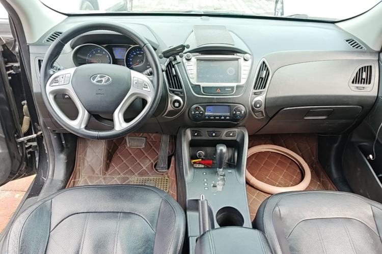 Used Hyundai ix35 2013 2.0L Automatic Two-Wheel Drive Smart GLS China V Standard Center Console