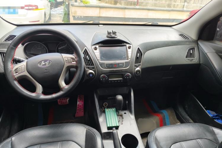 Used Hyundai ix35 2013 2.0L Automatic Two-Wheel Drive Smart GLS China V Standard Center Console