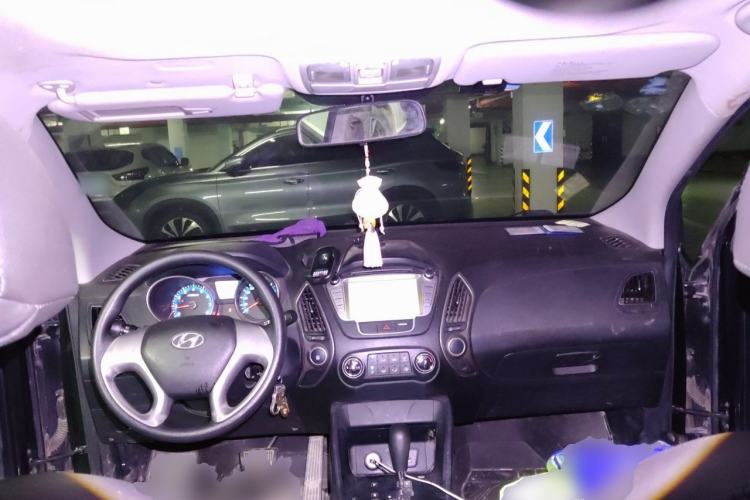 Used Hyundai ix35 2013 2.0L Automatic 2WD Comfort GL China IV Standard Center Console