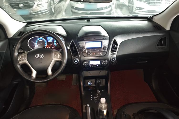 Used Hyundai ix35 2013 2.0L Automatic Two-Wheel Drive Smart GLS China IV Standard Center Console