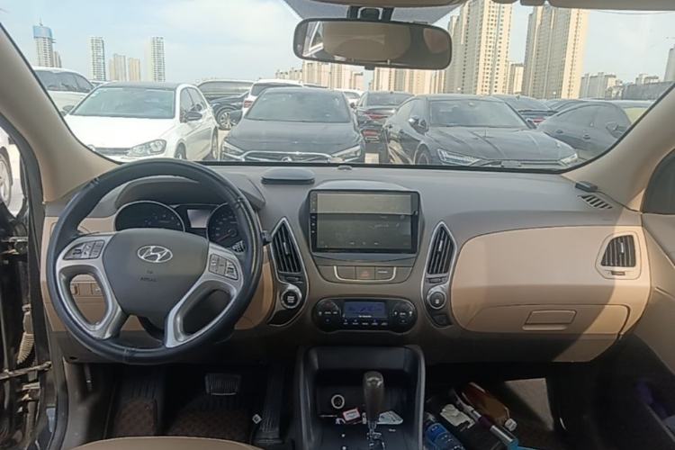 Used Hyundai ix35 2013 2.0L Automatic Two-Wheel Drive Smart GLS China IV Standard Center Console