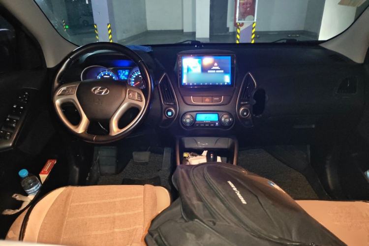 Used Hyundai ix35 2013 2.0L Automatic Two-Wheel Drive Smart GLS China IV Standard Center Console