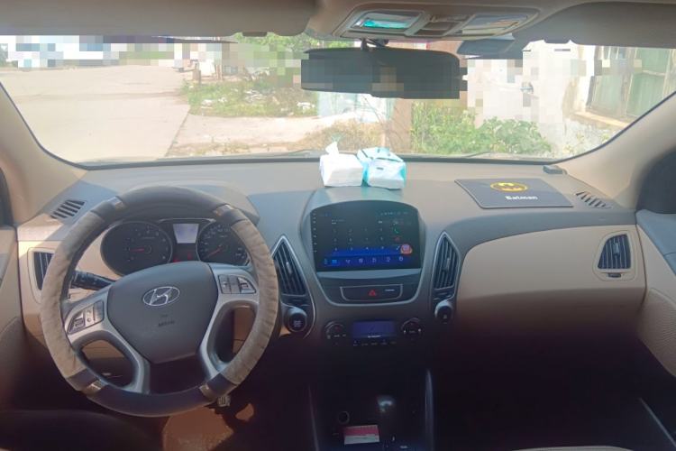 Used Hyundai ix35 2013 2.0L Automatic Two-Wheel Drive Smart GLS China IV Standard Center Console