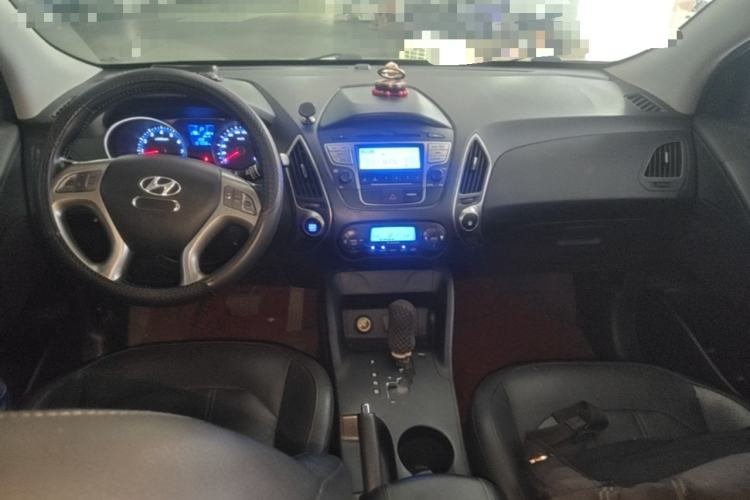 Used Hyundai ix35 2013 2.0L Automatic Two-Wheel Drive Smart GLS China IV Standard Center Console