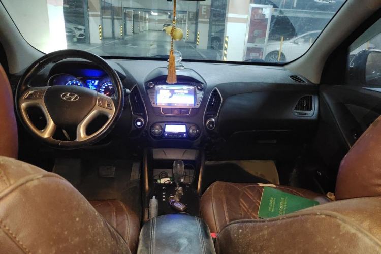 Used Hyundai ix35 2013 2.0L Automatic Two-Wheel Drive Smart GLS China IV Standard Center Console