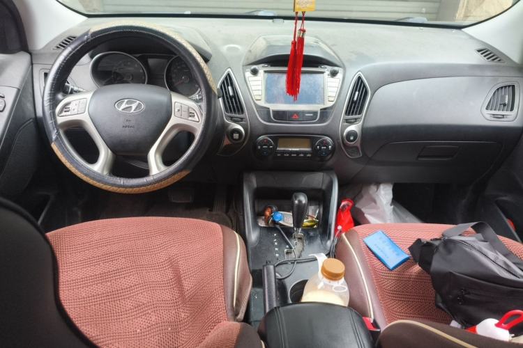 Used Hyundai ix35 2013 2.0L Automatic Two-Wheel Drive Smart GLS China IV Standard Center Console