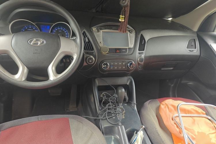 Used Hyundai ix35 2013 2.0L Automatic 2WD Comfort GL China IV Standard Center Console