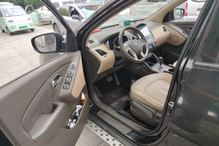 Used Hyundai ix35 2013 2.0L Automatic Two-Wheel Drive Smart GLS China IV Standard Driver Seat
