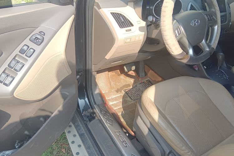 Used Hyundai ix35 2013 2.0L Automatic Two-Wheel Drive Smart GLS China IV Standard Driver Seat