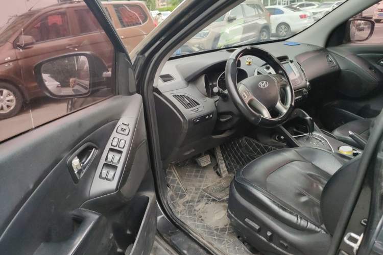 Used Hyundai ix35 2013 2.0L Automatic Two-Wheel Drive Smart GLS China IV Standard Driver Seat