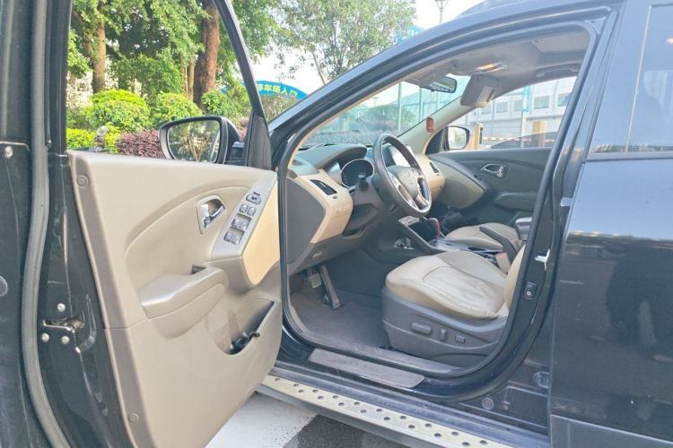 Used Hyundai ix35 2013 2.0L Automatic Two-Wheel Drive Smart GLS China IV Standard Driver Seat
