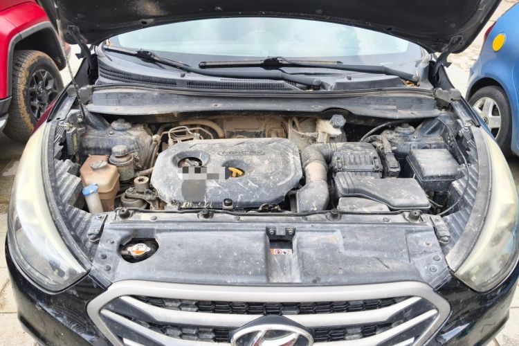 Used Hyundai ix35 2013 2.0L Automatic Two-Wheel Drive Smart GLS China V Standard Engine Bay