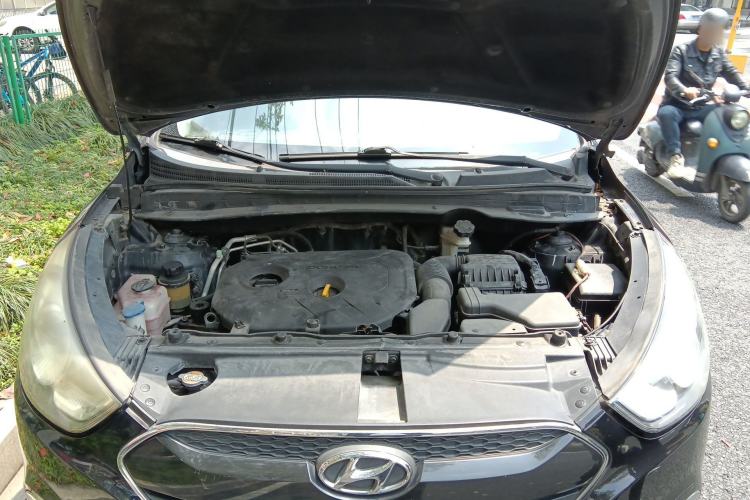 Used Hyundai ix35 2013 2.0L Automatic Two-Wheel Drive Smart GLS China IV Standard Engine Bay