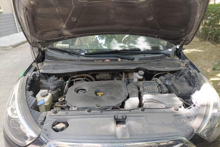 Used Hyundai ix35 2013 2.0L Automatic Two-Wheel Drive Smart GLS China IV Standard Engine Bay