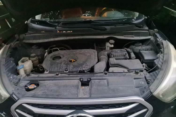 Used Hyundai ix35 2013 2.0L Automatic Two-Wheel Drive Smart GLS China IV Standard Engine Bay