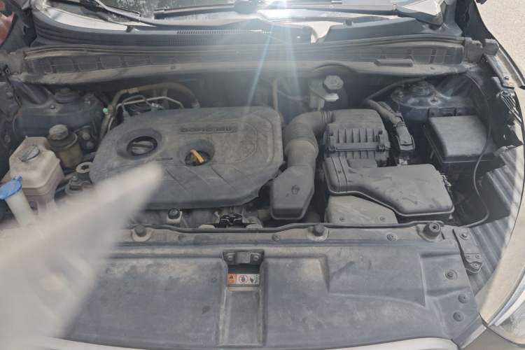 Used Hyundai ix35 2013 2.0L Automatic Two-Wheel Drive Smart GLS China IV Standard Engine Bay
