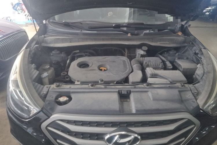 Used Hyundai ix35 2013 2.0L Automatic Two-Wheel Drive Smart GLS China IV Standard Engine Bay