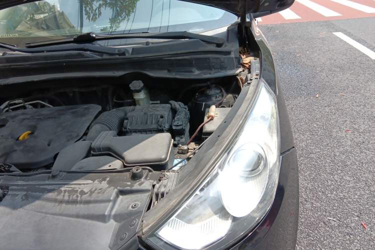 Used Hyundai ix35 2013 2.0L Automatic Two-Wheel Drive Smart GLS China IV Standard Engine Bay Left