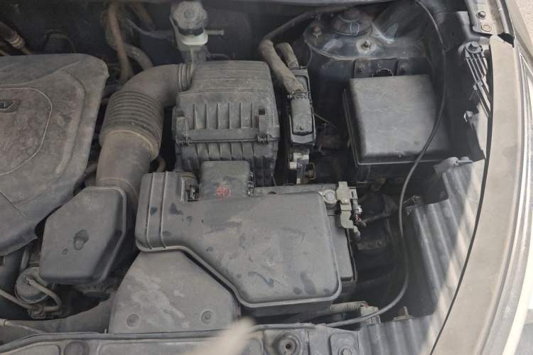Used Hyundai ix35 2013 2.0L Automatic Two-Wheel Drive Smart GLS China IV Standard Engine Bay Left