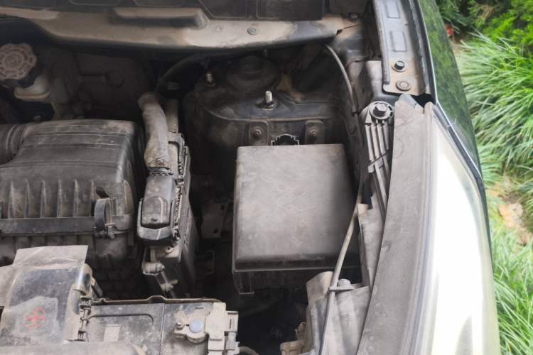 Used Hyundai ix35 2013 2.0L Automatic Two-Wheel Drive Smart GLS China IV Standard Engine Bay Left