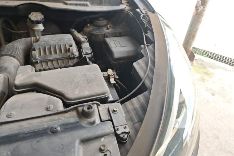 Used Hyundai ix35 2013 2.0L Automatic Two-Wheel Drive Smart GLS China IV Standard Engine Bay Left