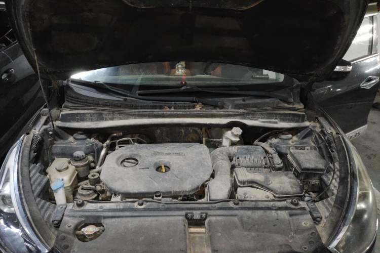 Used Hyundai ix35 2013 2.0L Automatic Two-Wheel Drive Smart GLS China IV Standard Engine Bay