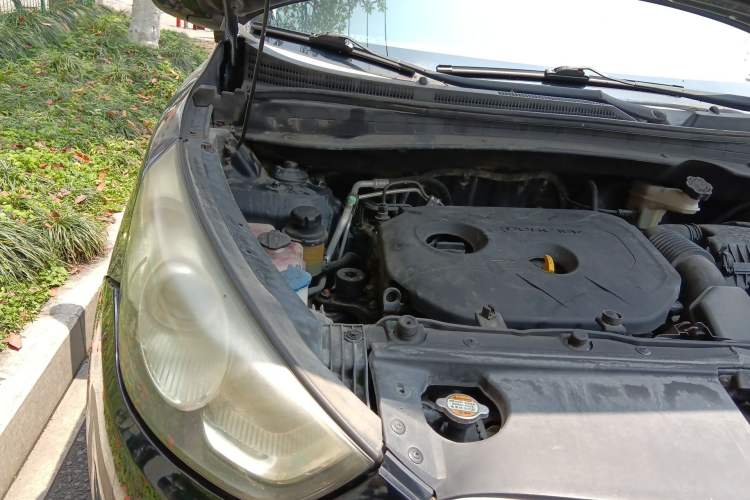 Used Hyundai ix35 2013 2.0L Automatic Two-Wheel Drive Smart GLS China IV Standard Engine Bay Right