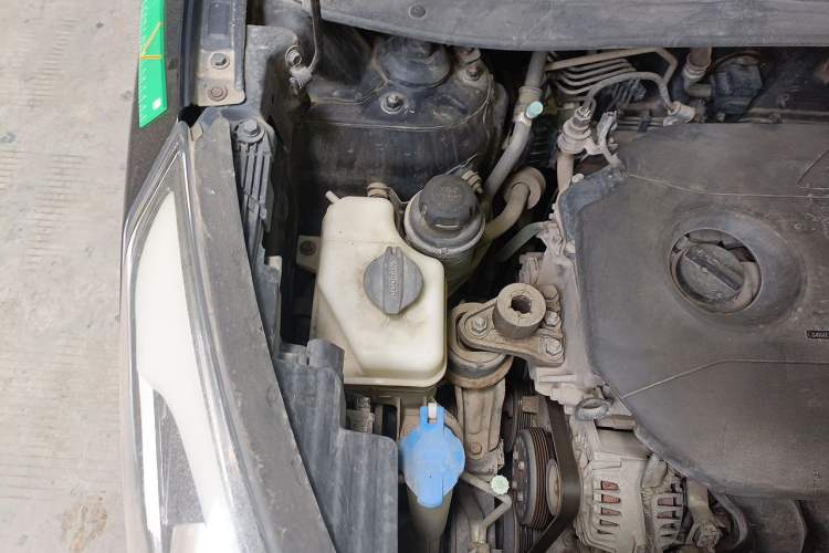 Used Hyundai ix35 2013 2.0L Automatic Two-Wheel Drive Smart GLS China IV Standard Engine Bay Right