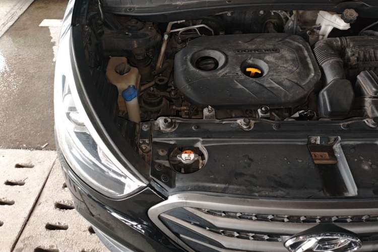 Used Hyundai ix35 2013 2.0L Automatic Two-Wheel Drive Smart GLS China IV Standard Engine Bay Right