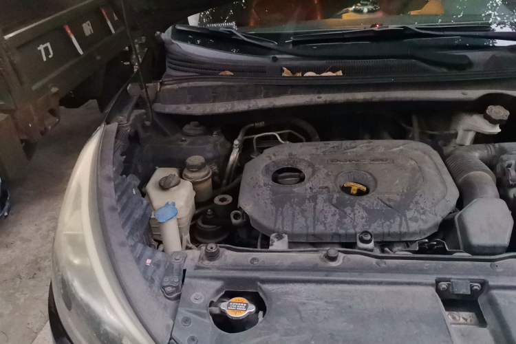Used Hyundai ix35 2013 2.0L Automatic Two-Wheel Drive Smart GLS China IV Standard Engine Bay Right