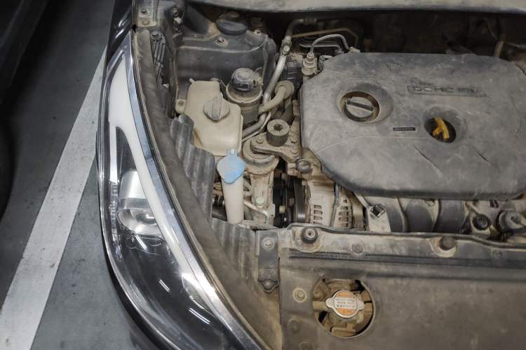 Used Hyundai ix35 2013 2.0L Automatic Two-Wheel Drive Smart GLS China IV Standard Engine Bay Right