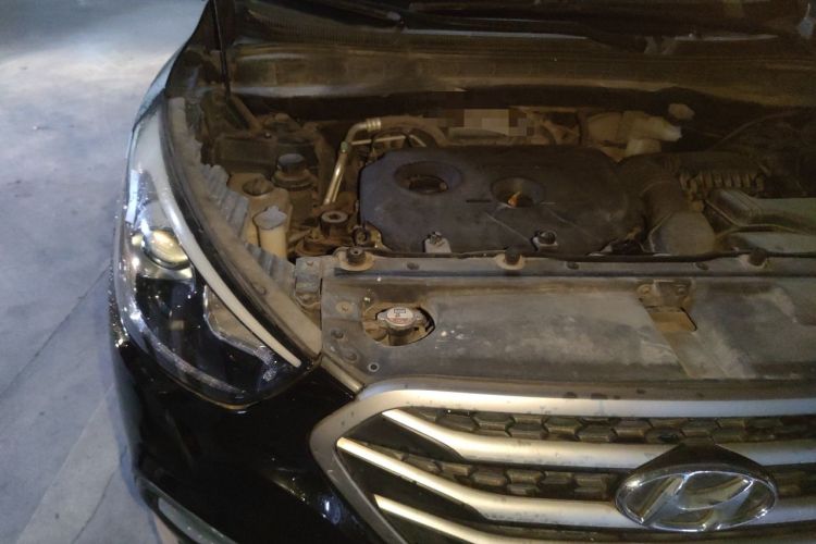 Used Hyundai ix35 2013 2.0L Automatic Two-Wheel Drive Smart GLS China IV Standard Engine Bay Right