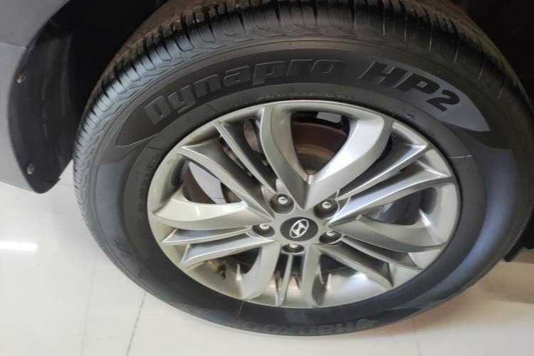 Used Hyundai ix35 2013 2.0L Automatic Two-Wheel Drive Smart GLS China IV Standard Exterior 3